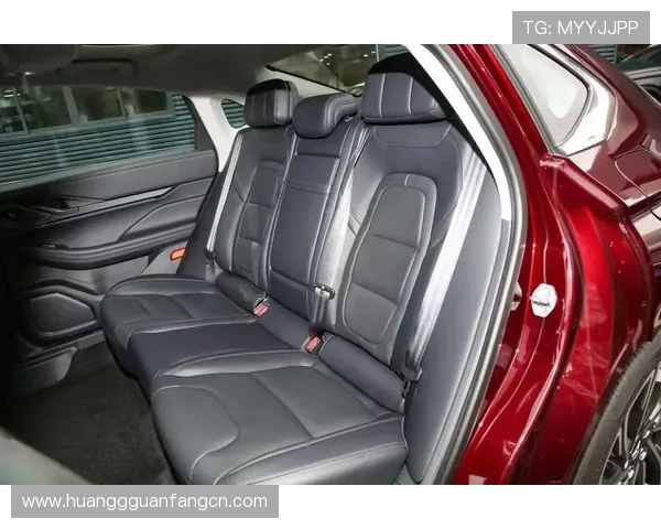 皇冠尊享版豪华座椅及高端材料带来无与伦比的乘坐舒适感 皇冠尊享版豪华座椅及高端材料带来无与伦比的乘坐舒适感